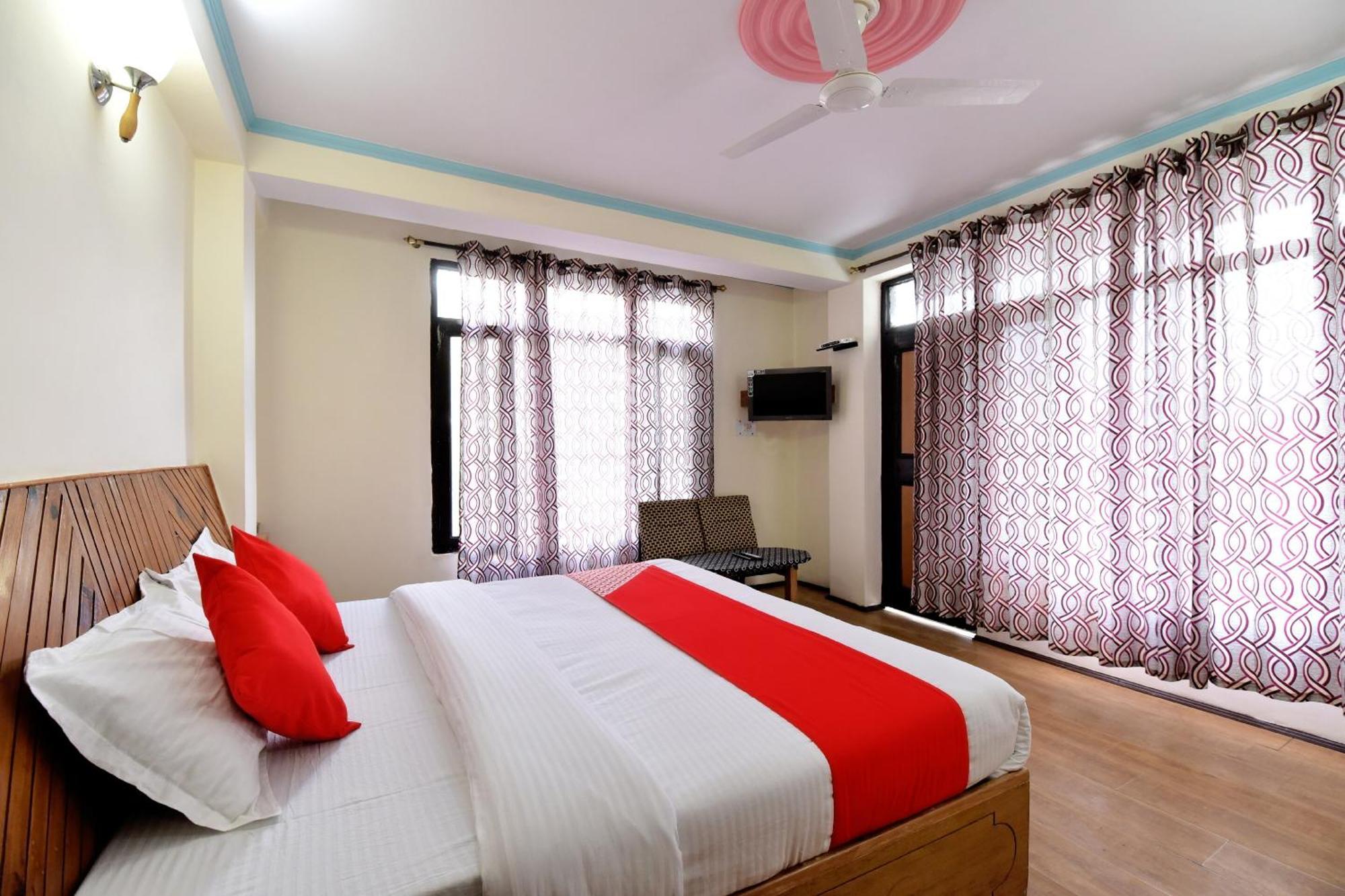 Hotel Oyo Hill View Manāli Esterno foto